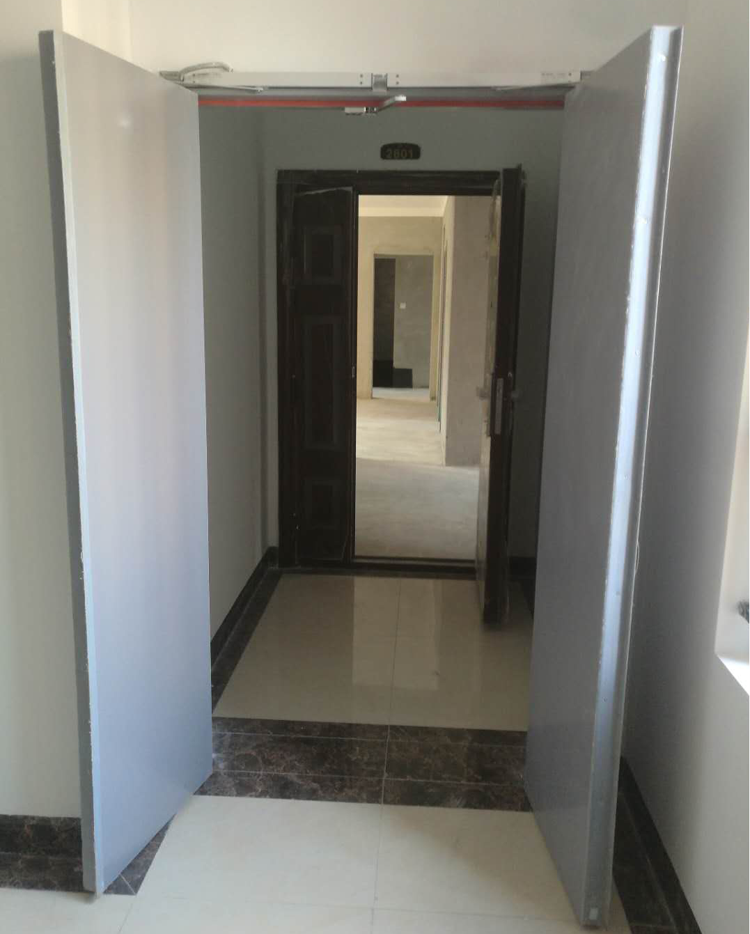 雙常開防火門電動閉門器安裝現(xiàn)場圖 雙常開防火門電動閉門器安裝現(xiàn)場圖